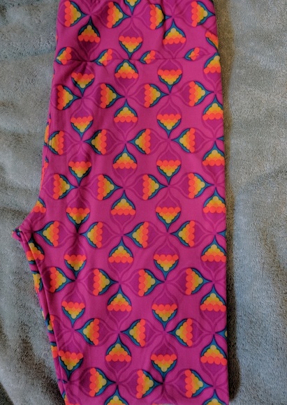 BNWT LULAROE BELLS TALL & CURVY LEGGINGS. - Picture 2 of 7